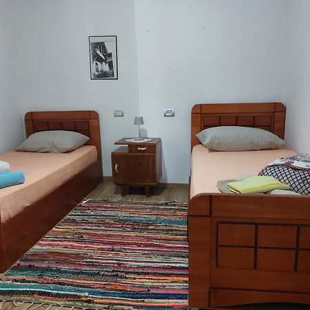 Guest House Flowers Берат Екстер'єр фото