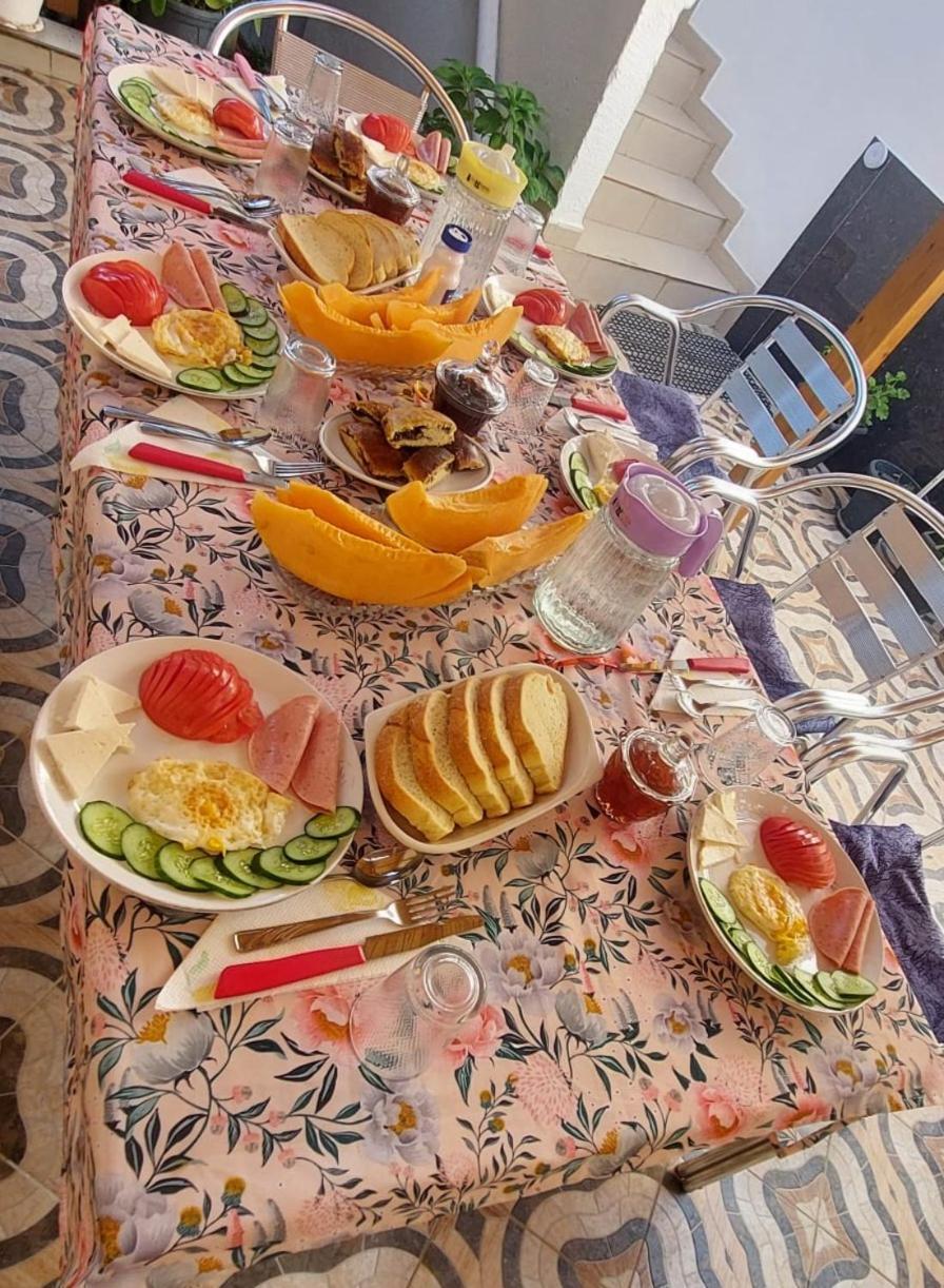 Guest House Flowers Берат Екстер'єр фото