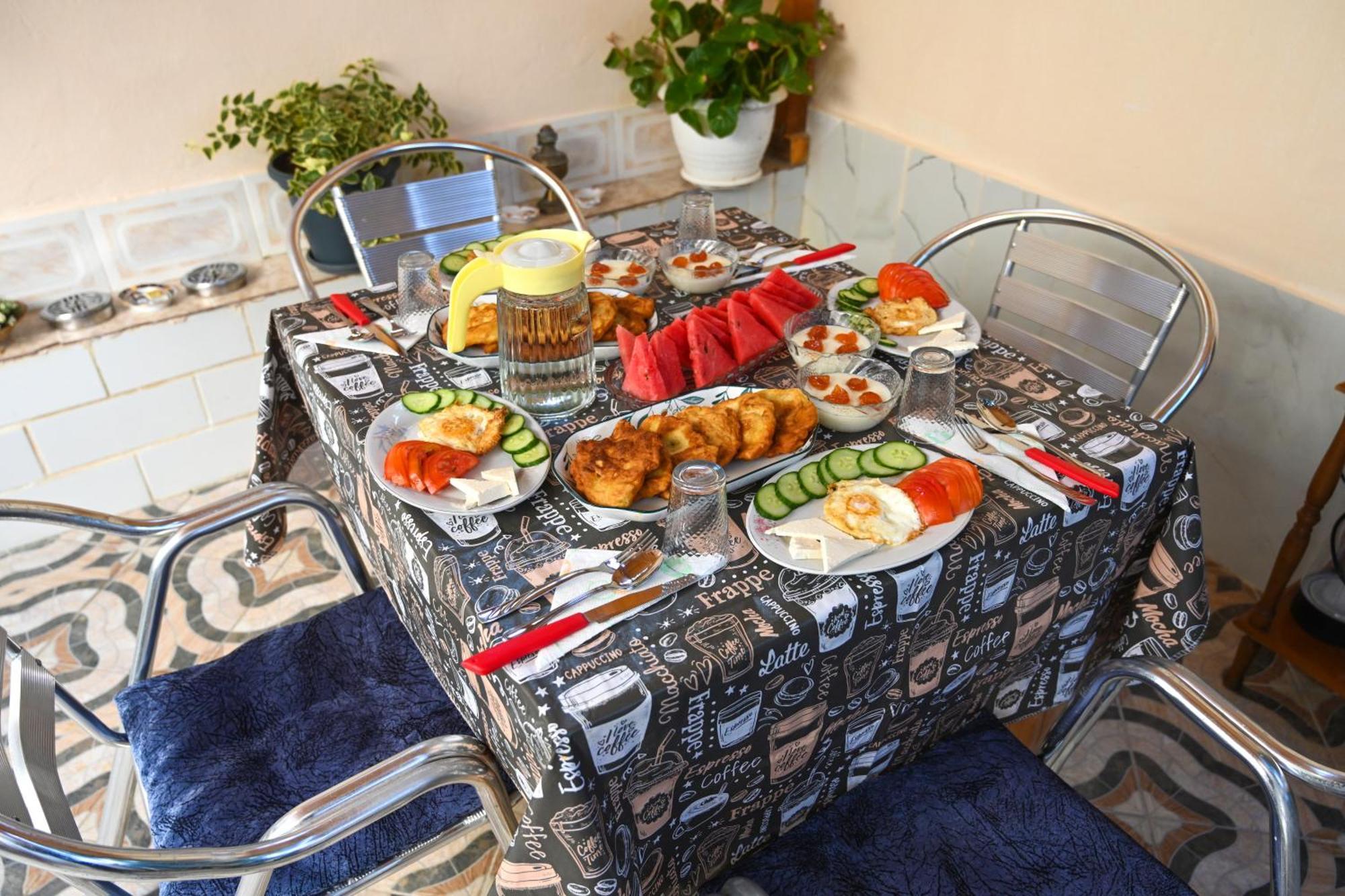 Guest House Flowers Берат Екстер'єр фото