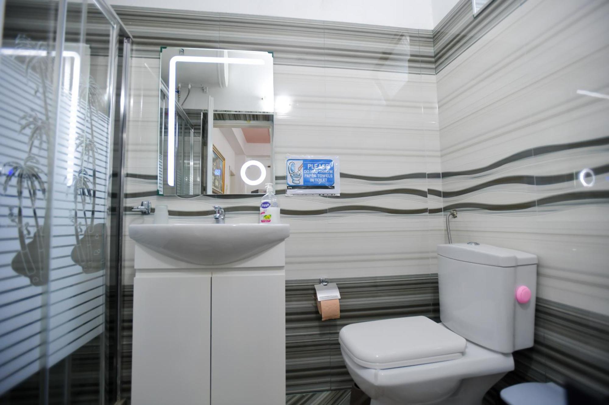 Guest House Flowers Берат Екстер'єр фото