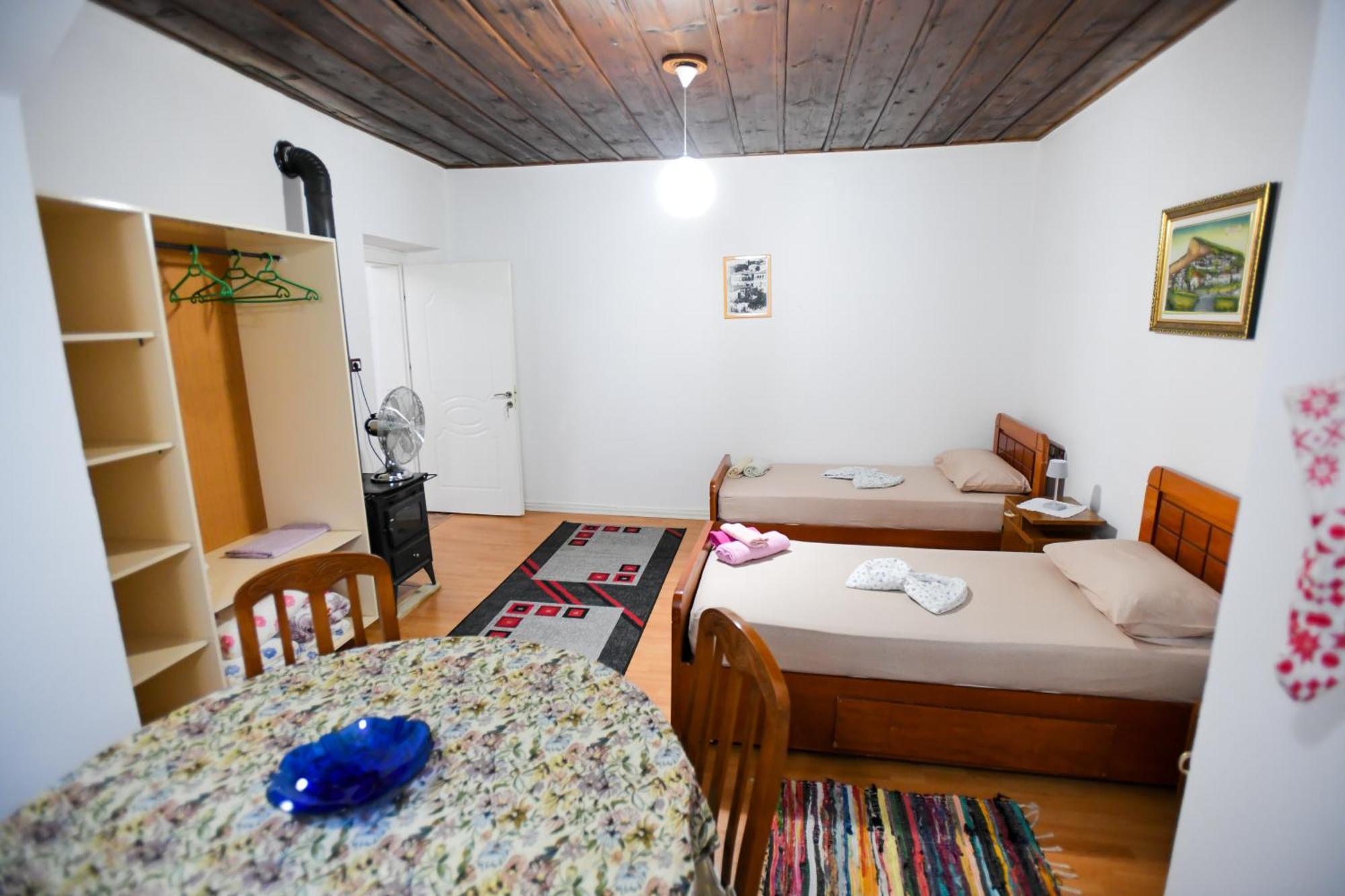Guest House Flowers Берат Екстер'єр фото