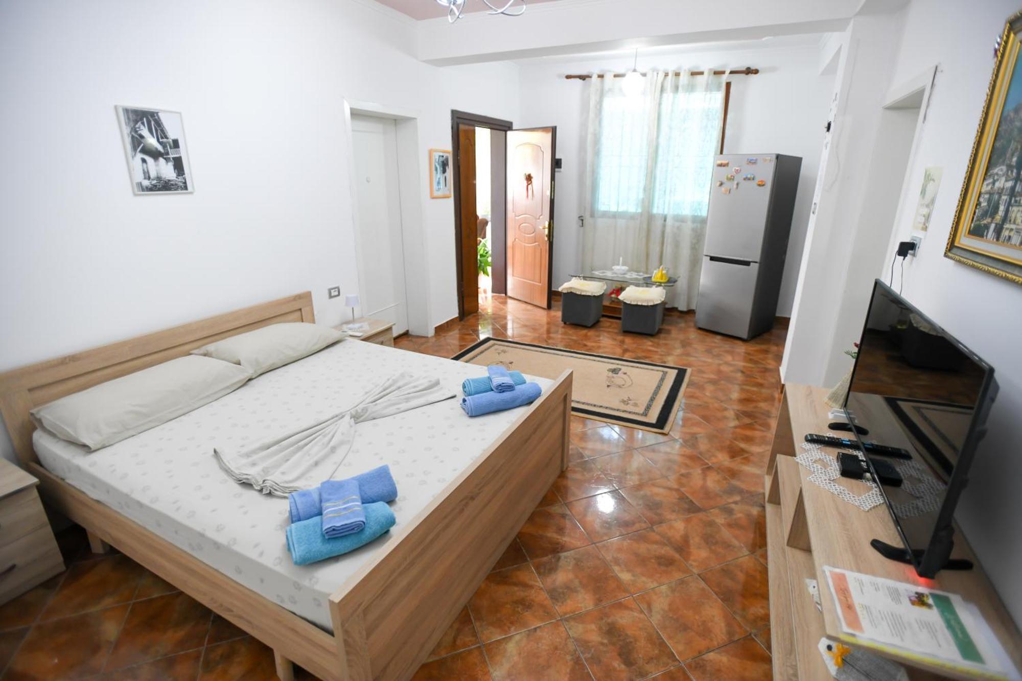 Guest House Flowers Берат Екстер'єр фото