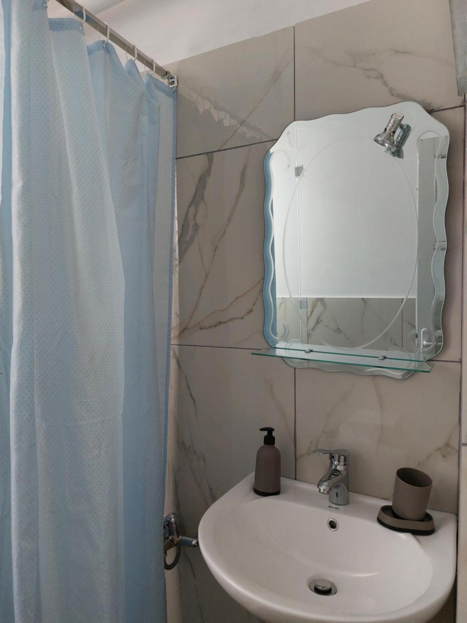 Guest House Flowers Берат Екстер'єр фото