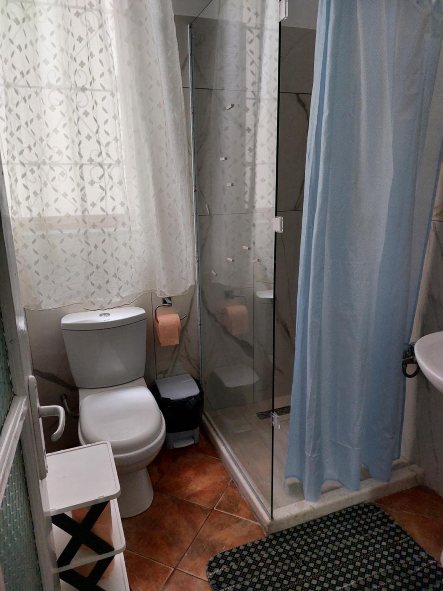 Guest House Flowers Берат Екстер'єр фото